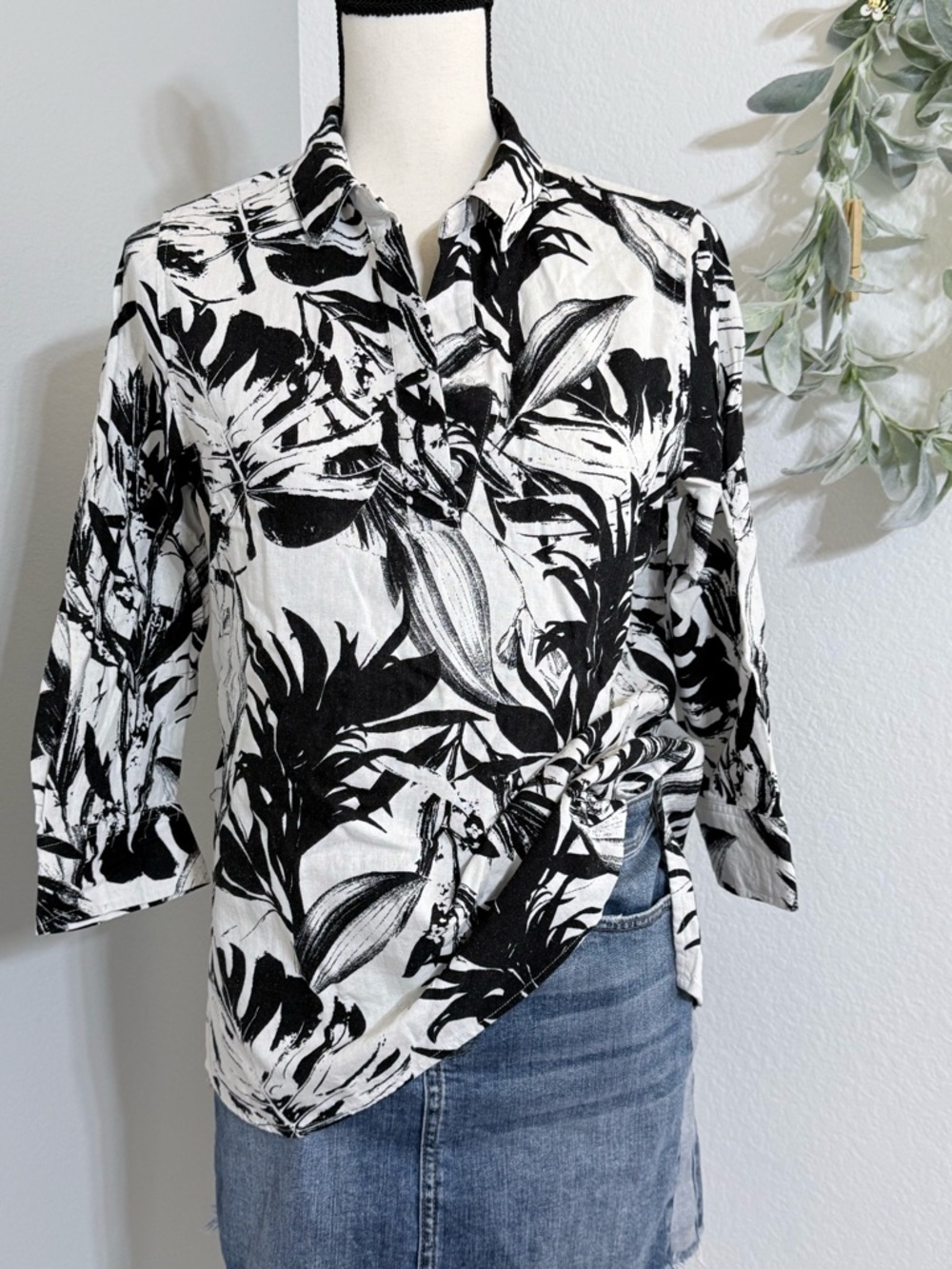 Jones New York Linen Palm Henley Top